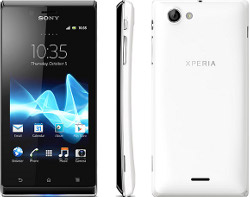 С немного изогнутыми арками по бокам корпуса, Sony Xperia J принимает формальный язык   Sony Ericsson Xperia arc S   на